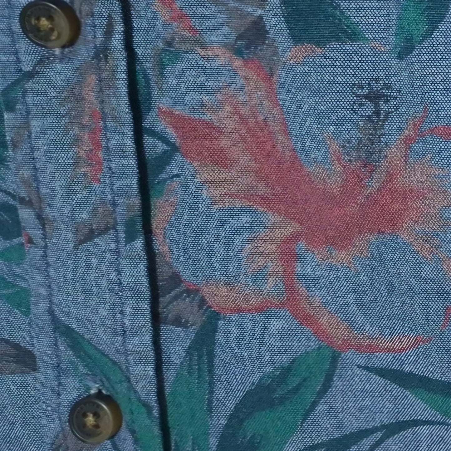 Camisa hombre Chevignon Azul con print de flores rosadas